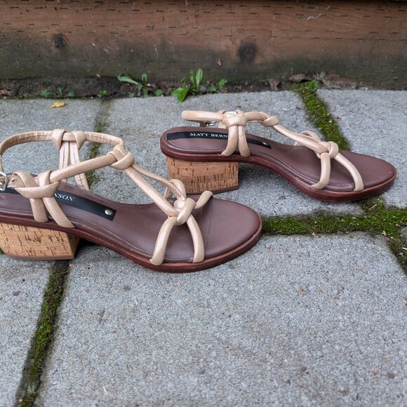 Beautiful matt bernson metallic gold sandal with block heel. Sz 7 - Picture 2 of 5